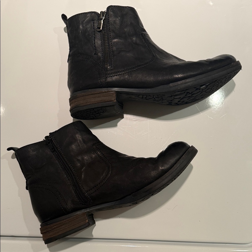 Josef Seibel Sanja 20 black leather ankle boots